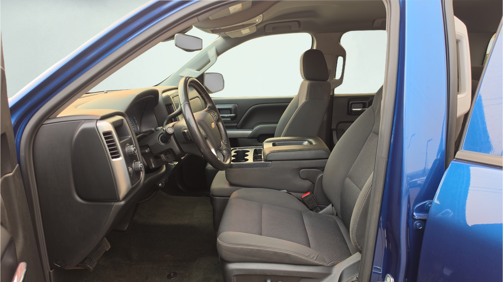 Used 2018 Deep Ocean Blue Chevrolet LT image 18