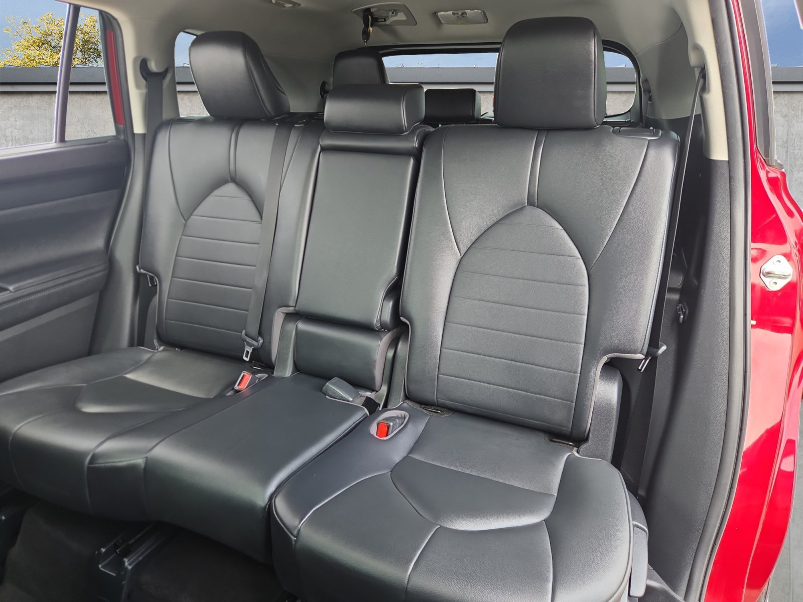 2020 Toyota Highlander XLE - Photo 13