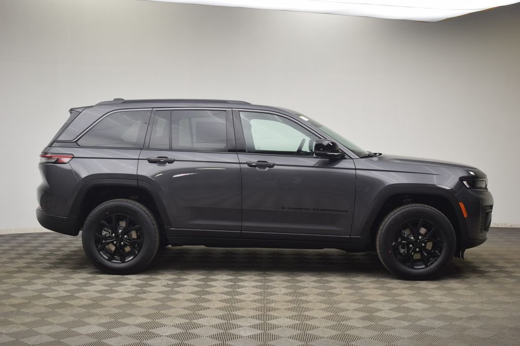 New 2026 Baltic Gray Metallic Clear-Coat Exterior Paint Jeep Altitude image 3