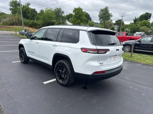 New 2026 Bright White Clear-Coat Exterior Paint Jeep Altitude image 5