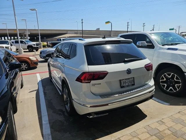 Used 2019 White Volkswagen SE image 3