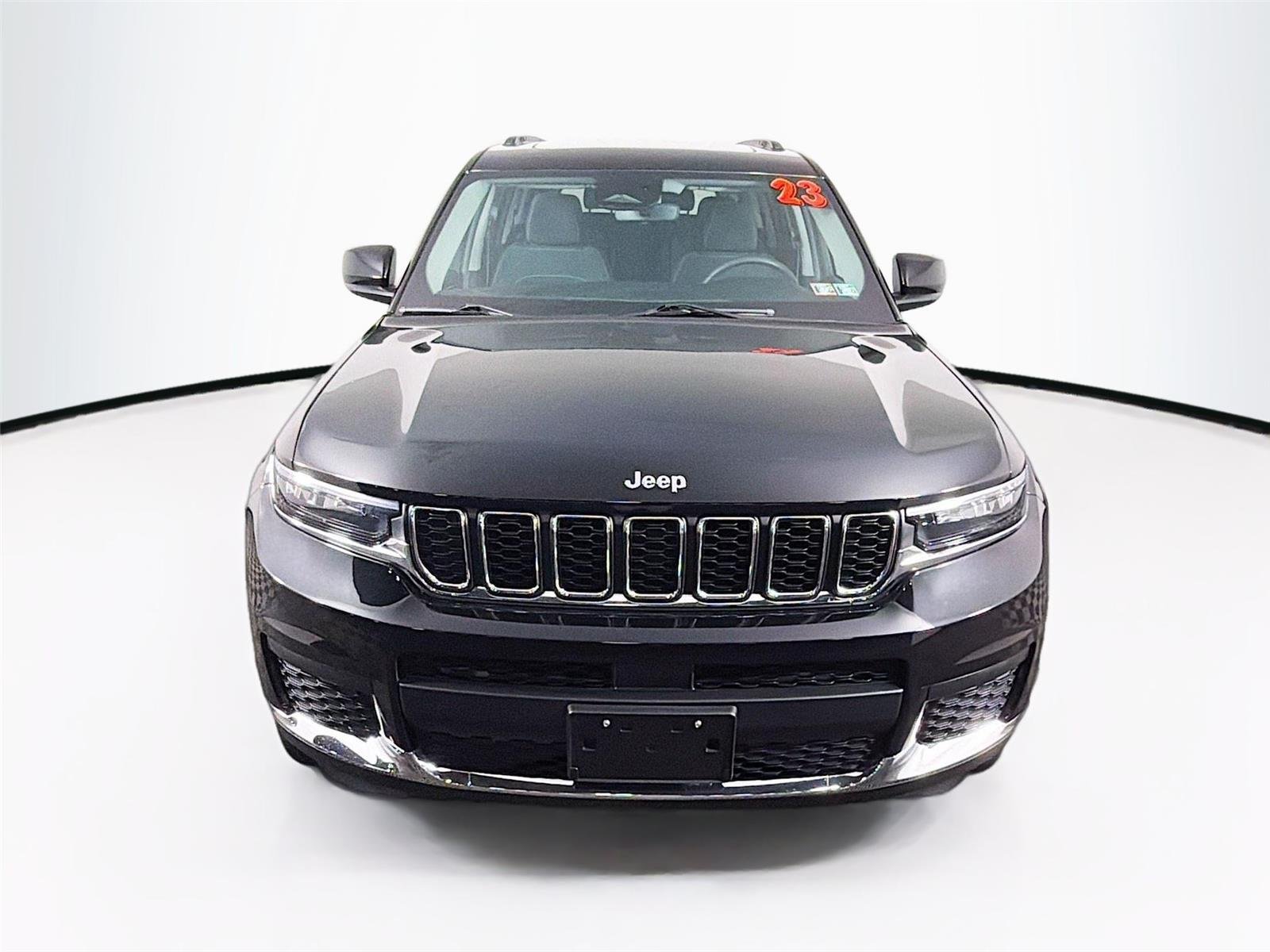 Used 2023  Jeep Laredo image 13