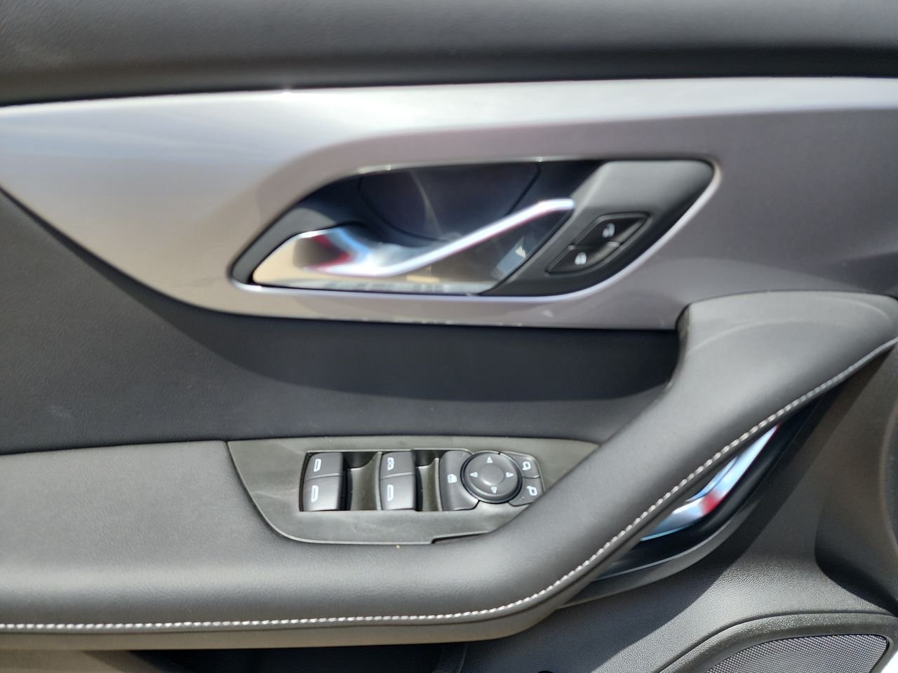 New 2026 Summit White Chevrolet 2LT image 13