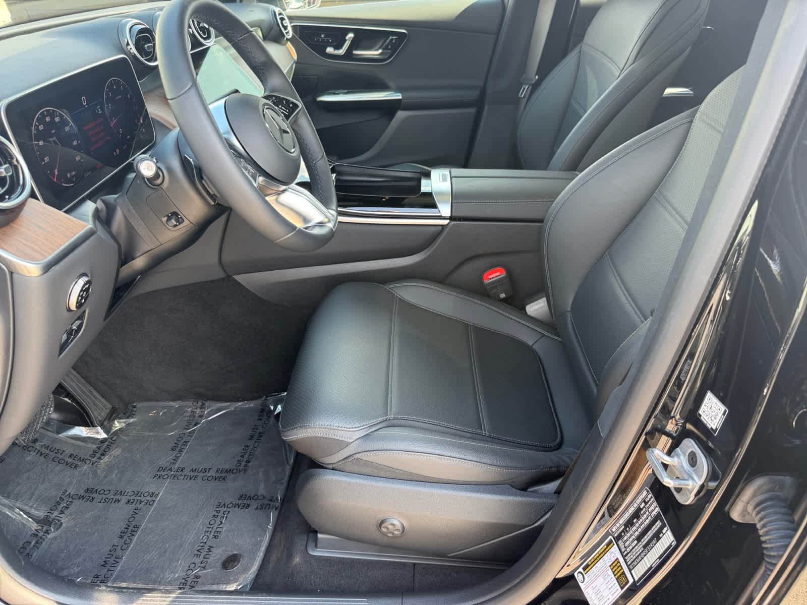 Certified Used 2025  Mercedes-Benz GLC 300 image 10