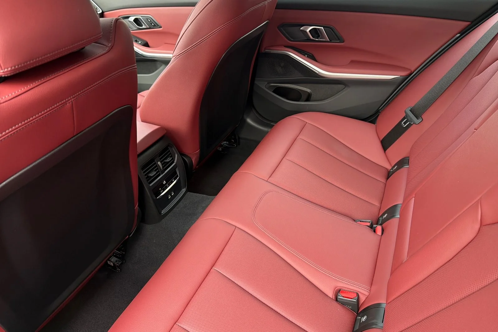 Used 2024 Skyscraper Grey Metallic BMW 330i image 11