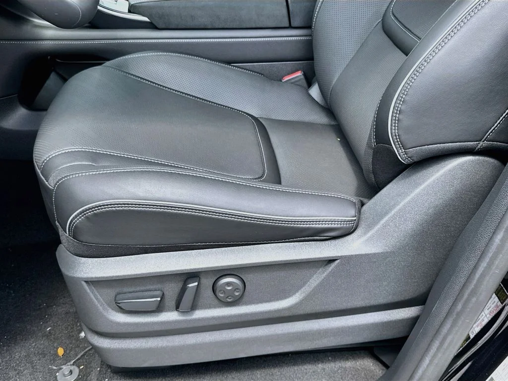 New 2027 BLACK OBSIDIAN INFINITI Luxe 2WD image 20