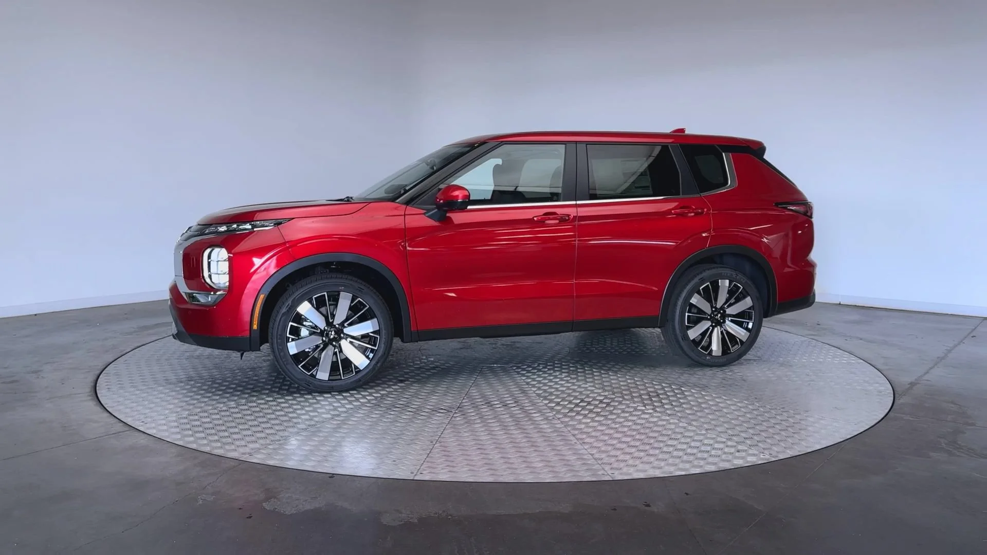 New 2026 Red Diamond Mitsubishi SE image 5