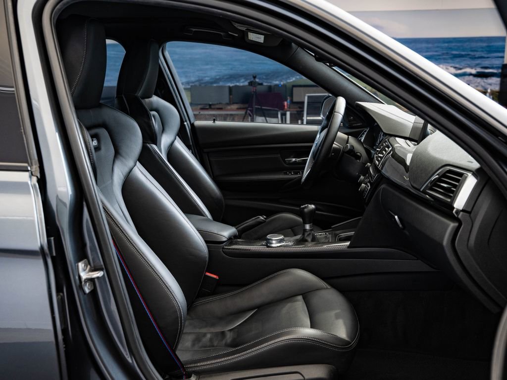 Used 2018 Mineral Gray Metallic BMW  image 24
