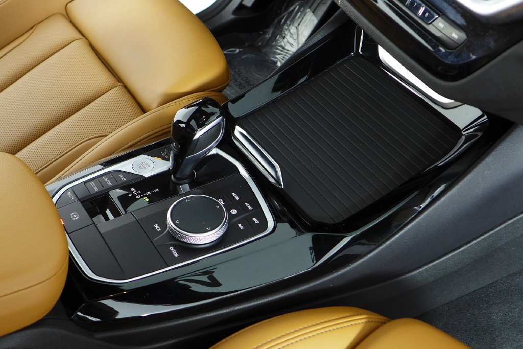 Used 2024 Alpine White BMW sDrive30i image 15