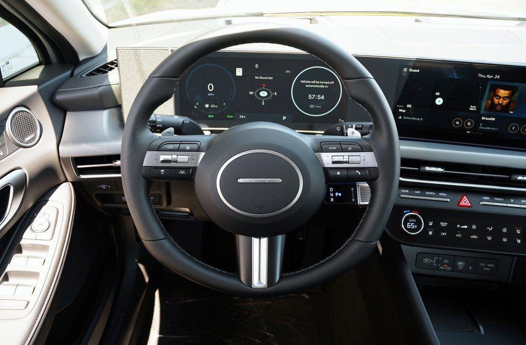 2025 Hyundai Sonata Hybrid Limited - Photo 14