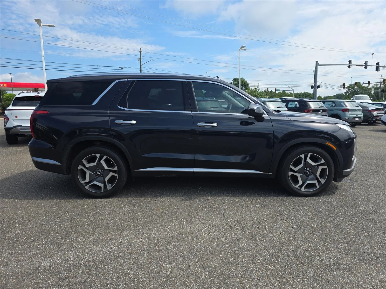 Used 2023 Moonlight Cloud Hyundai SEL image 7