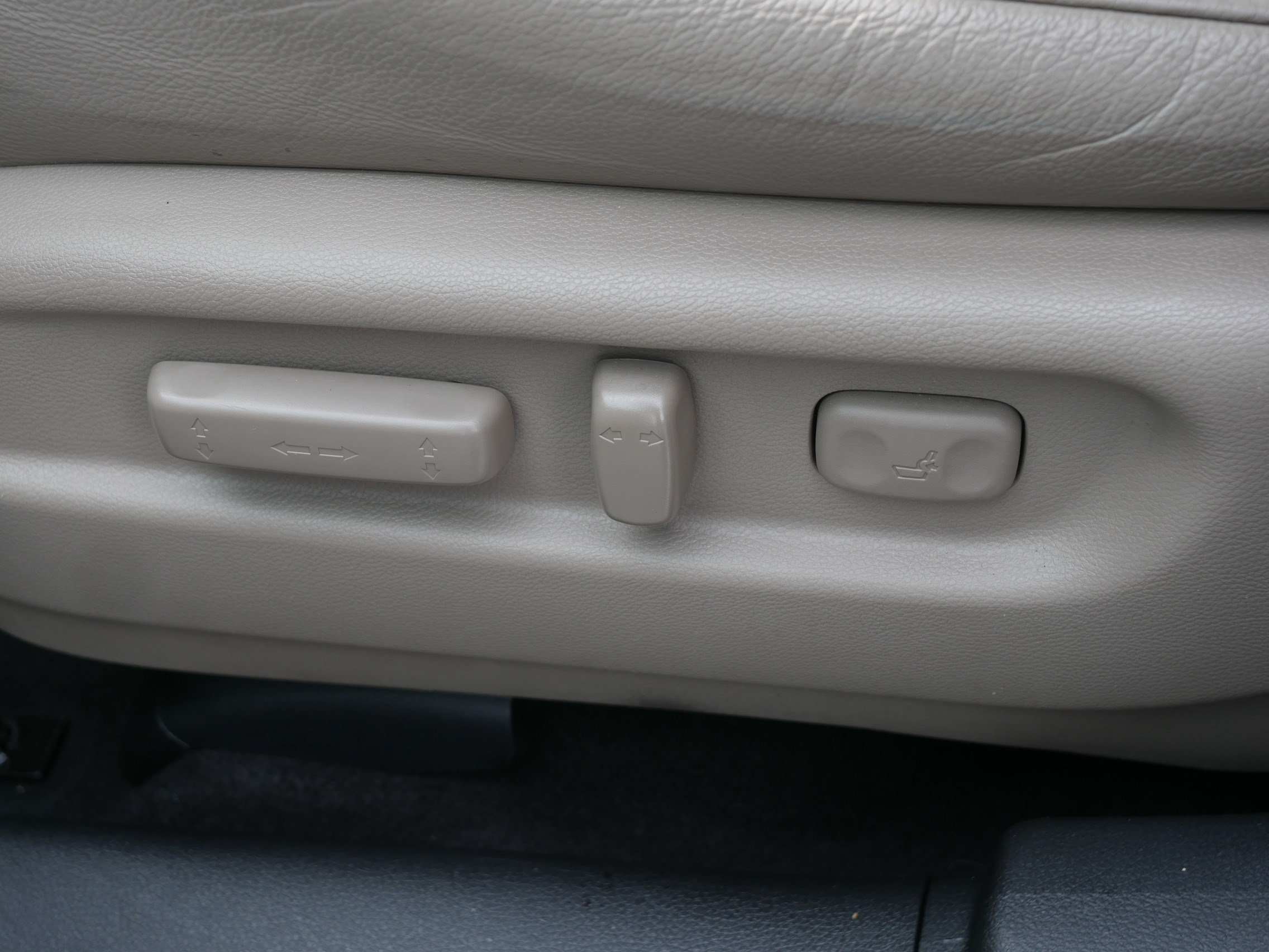 Used 2017 White Diamond Pearl Honda Touring image 20