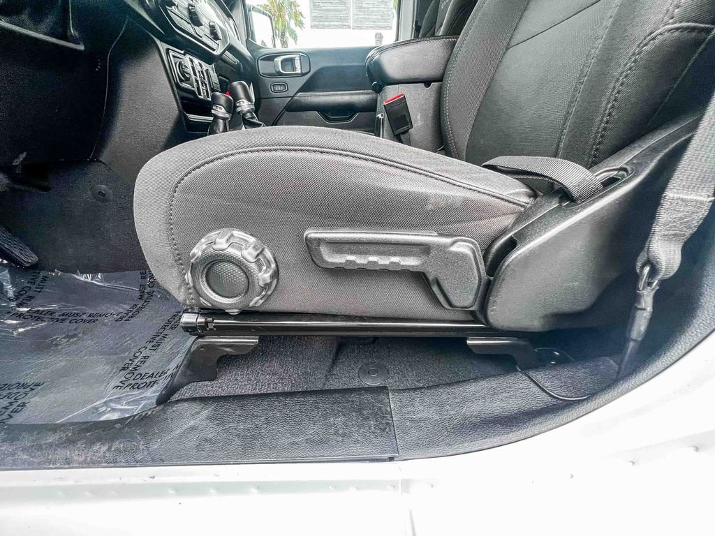 Used 2023 White Jeep Overland image 20