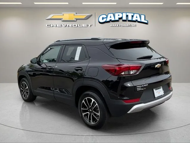 Used 2025 Black Chevrolet LT image 3