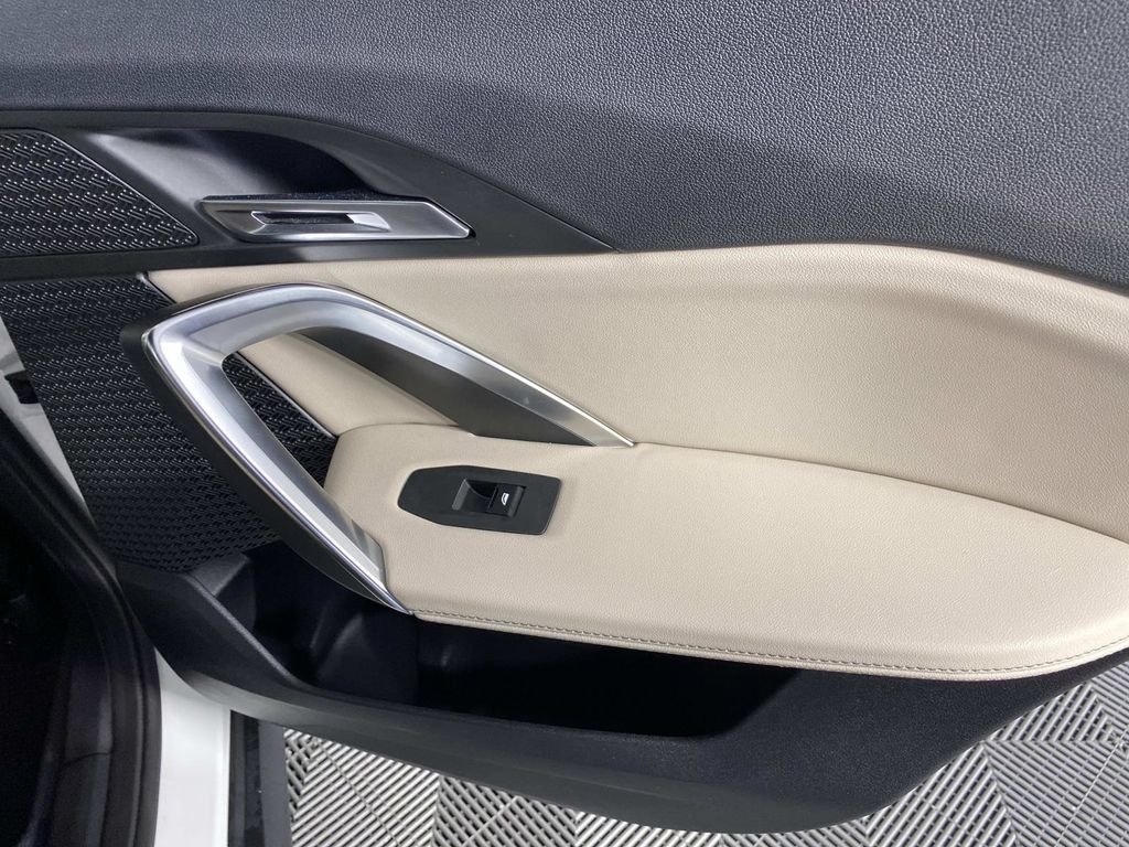 Used 2023 White BMW xDrive28i image 26