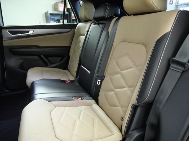 Certified Used 2024  Volkswagen 2.0T SE w/Technology image 14