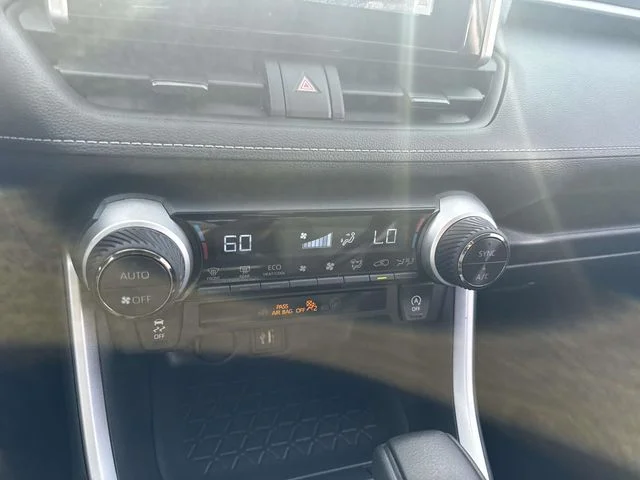 Used 2025  Toyota XLE image 22