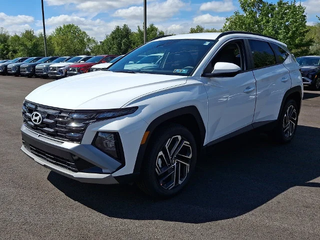 New 2026 White Hyundai SEL Plus image 2