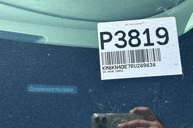 Used 2024 Black Hyundai SEL image 8