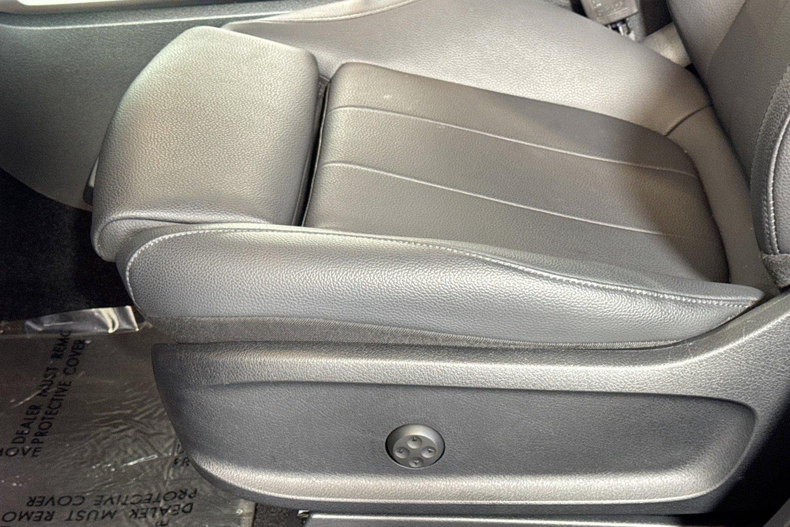 Used 2026 Mountain Grey Metallic Mercedes-Benz GLB 250 image 18