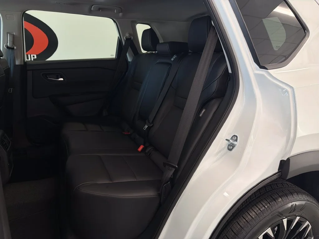 New 2027 Everest White Pearl TriCoat Nissan Dark Armor™ image 11