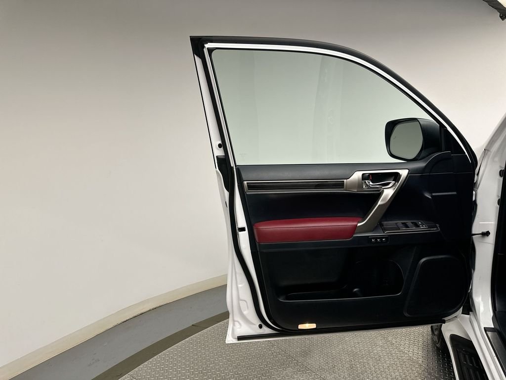 Used 2021 Starfire Pearl Lexus 460 image 22