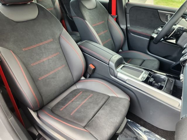 New 2026 Mountain Grey Metallic Mercedes-Benz GLB 35 AMG® image 17