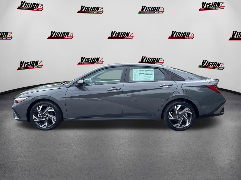 Used 2025 Gray Hyundai SEL Sport image 8