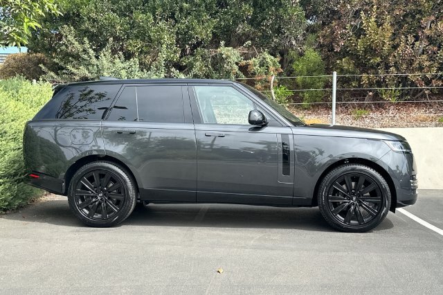 New 2027 Carpathian Grey Land Rover SE image 6