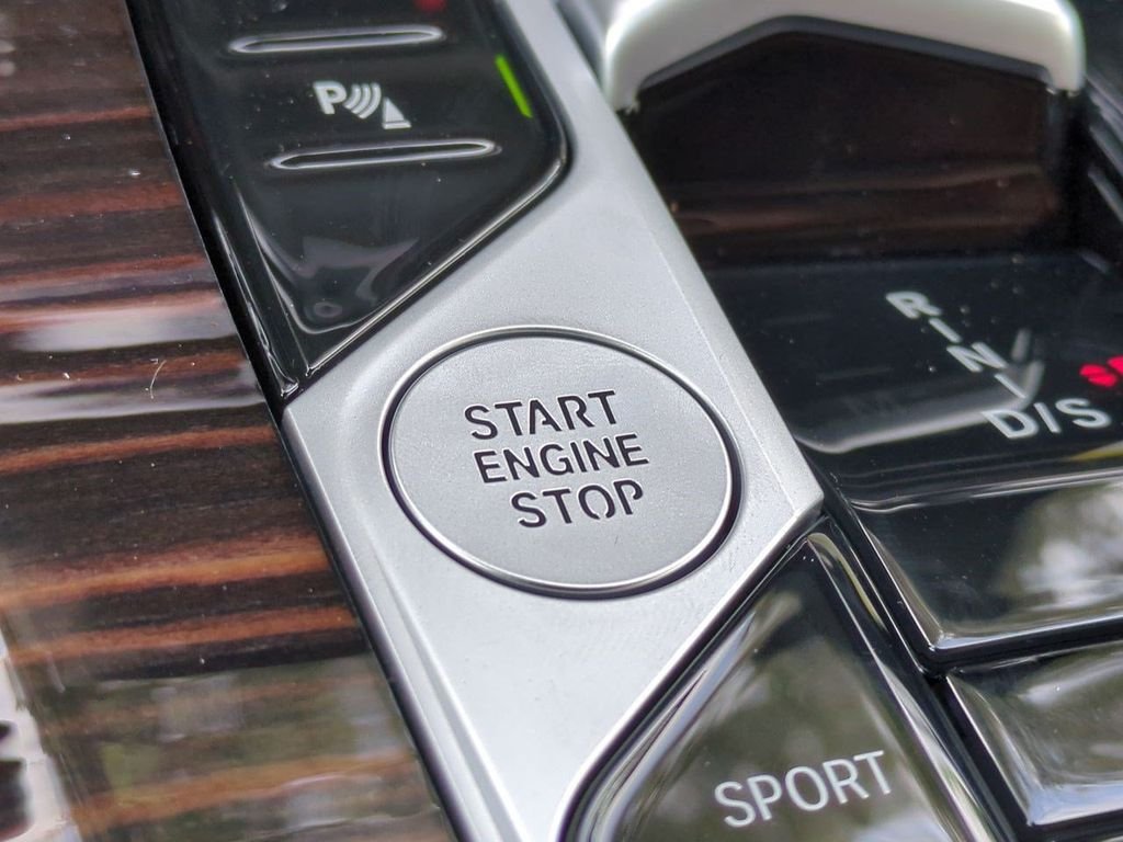 New 2026 White Metallic BMW xDrive40i image 28