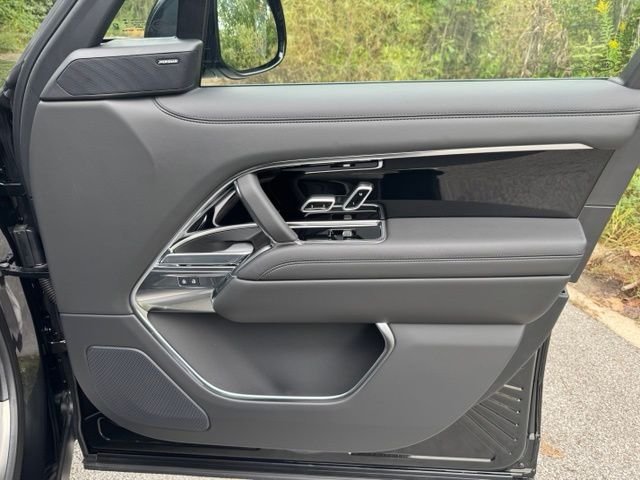 New 2027 Santorini Black Land Rover SE image 19