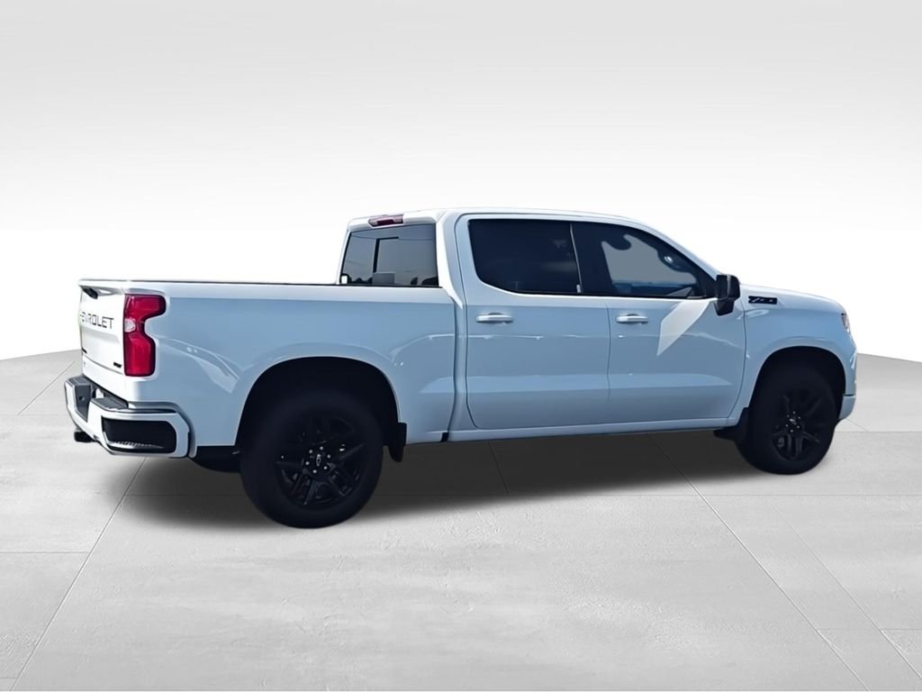 Used 2024 White Chevrolet RST image 9