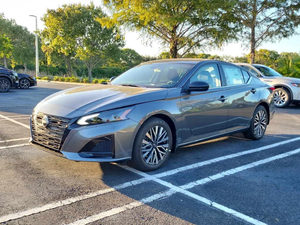 New 2026 Gray Nissan 2.5 SV image 4