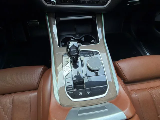 Used 2021 Black BMW xDrive40i image 24