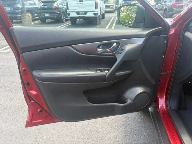 Used 2016  Nissan SV image 10
