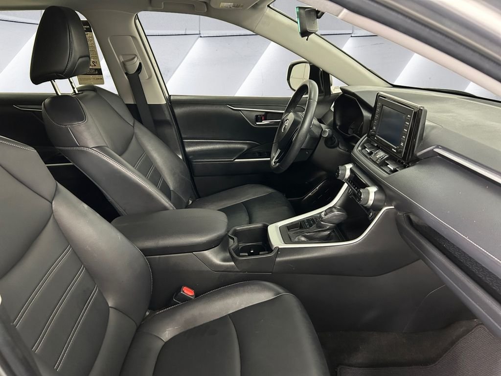 Used 2022 Silver Toyota XLE Premium image 13