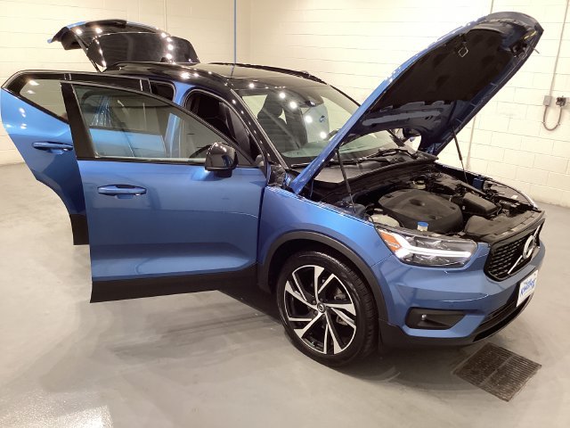 Used 2021 Blue Volvo R-Design image 7