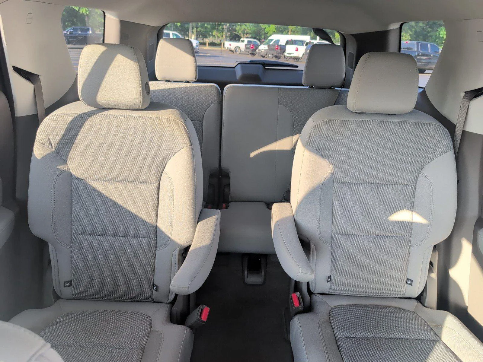 Used 2018 SUMMIT WHITE Chevrolet LT Cloth image 30