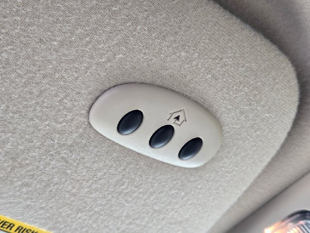 Used 2004 White Ford Eddie Bauer image 34