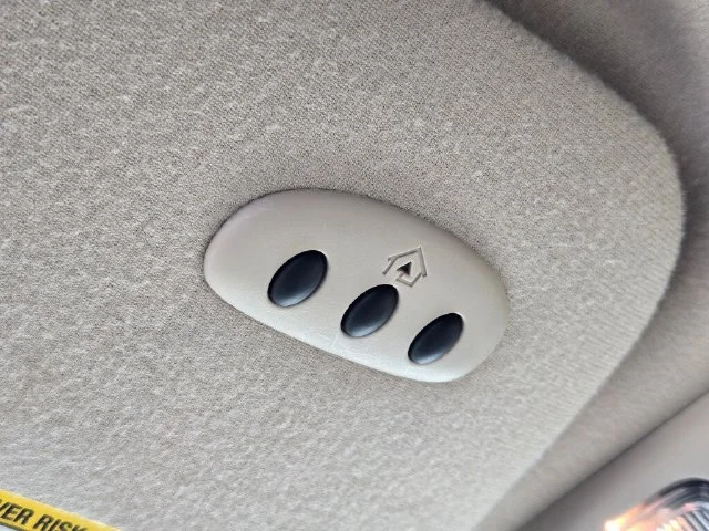 Used 2004 White Ford Eddie Bauer image 34