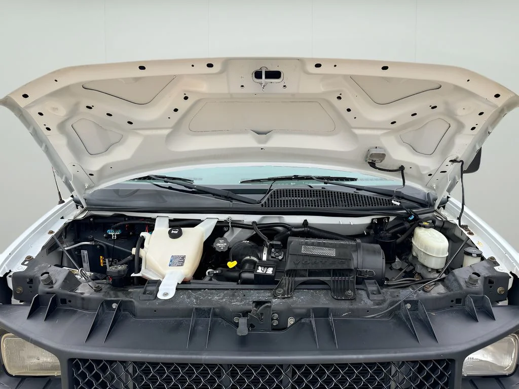Used 2016 Summit White Chevrolet Work Van image 14