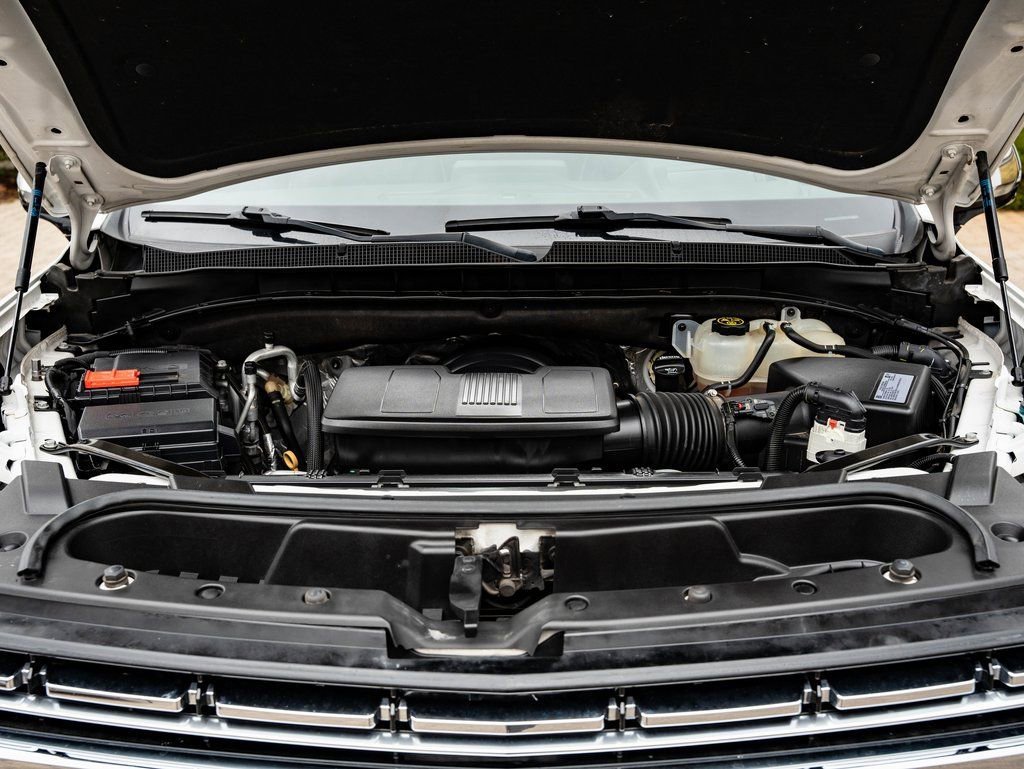 Used 2021 Iridescent Pearl Tricoat Chevrolet Premier image 46