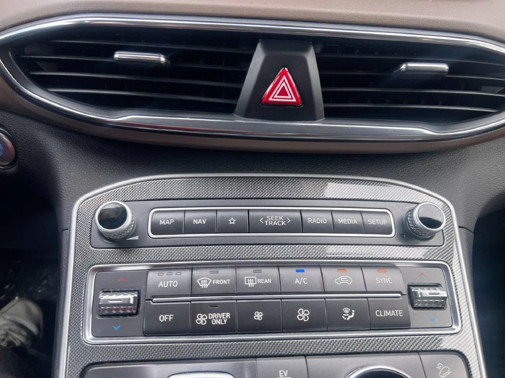 Used 2023 Black Hyundai SEL Convenience image 16