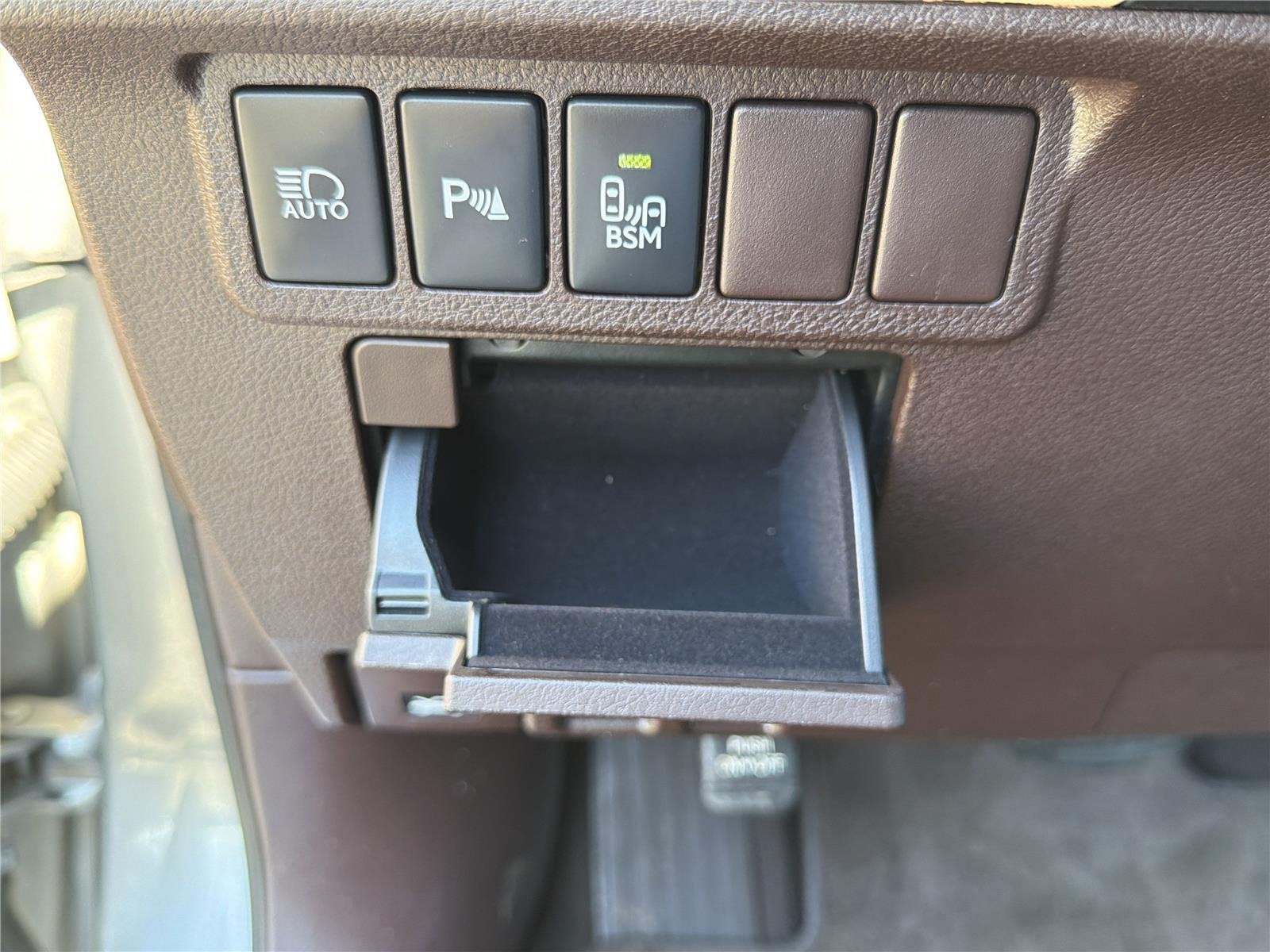 Used 2018  LEXUS  image 19