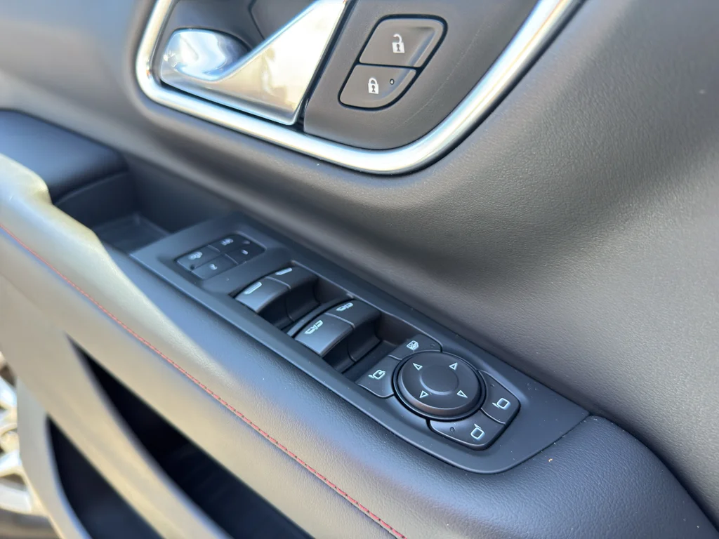 Used 2021 SUMMIT WHITE Chevrolet RST image 20