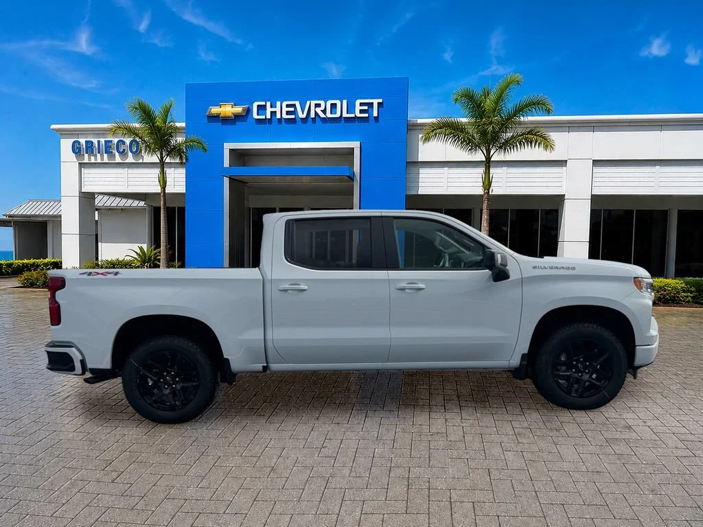 New 2026 Summit White Chevrolet RST image 8