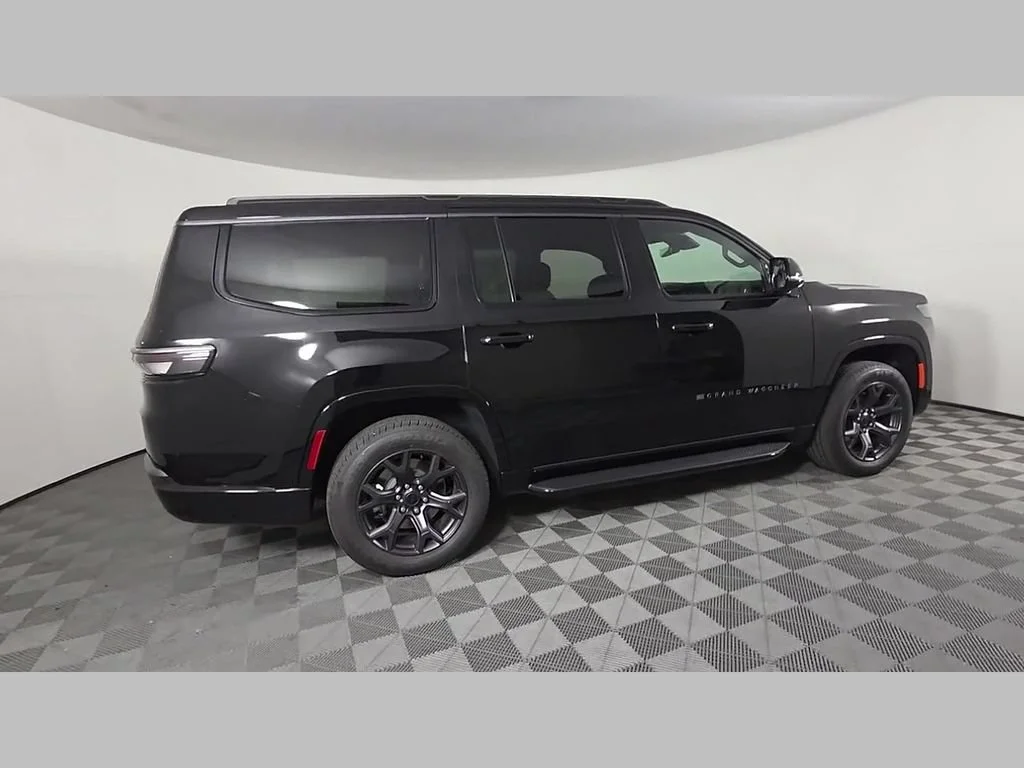 New 2026 High Gloss Black Exterior Paint Jeep Limited Altitude image 33