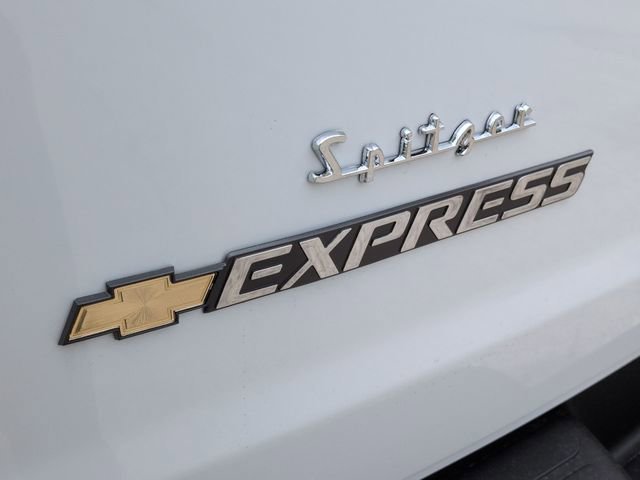 New 2026 Summit White Chevrolet WT image 30