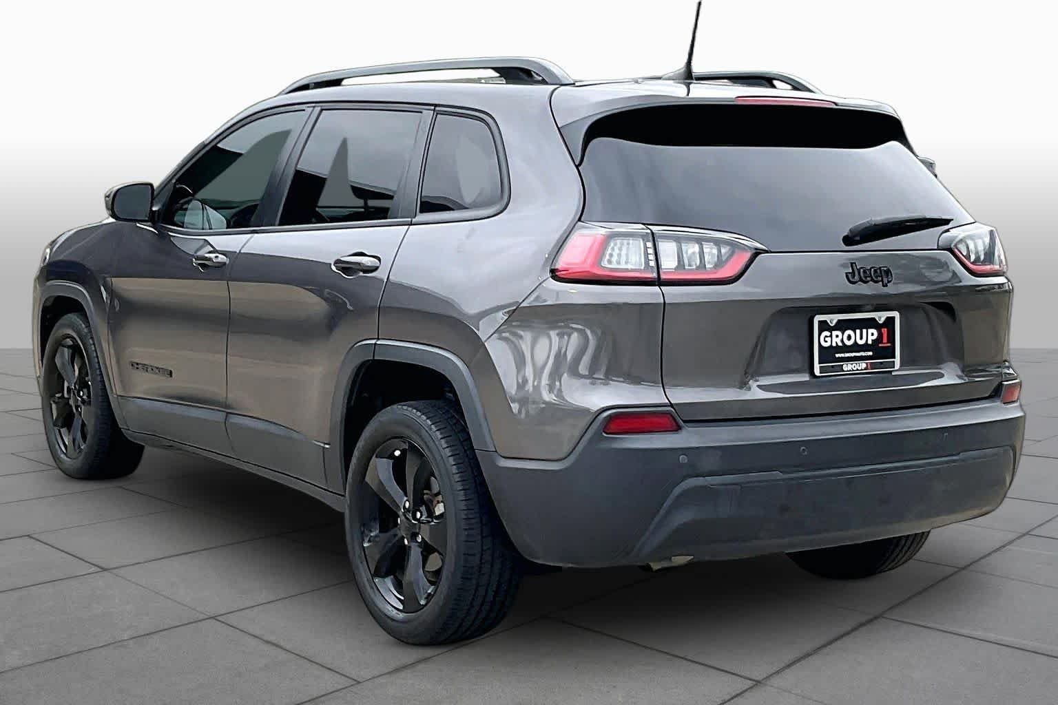 Used 2019 Granite Crystal Metallic Clearcoat Jeep Altitude image 12