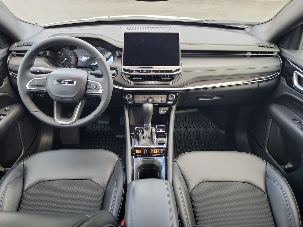 New 2026 Bright White Clearcoat Jeep Latitude image 12